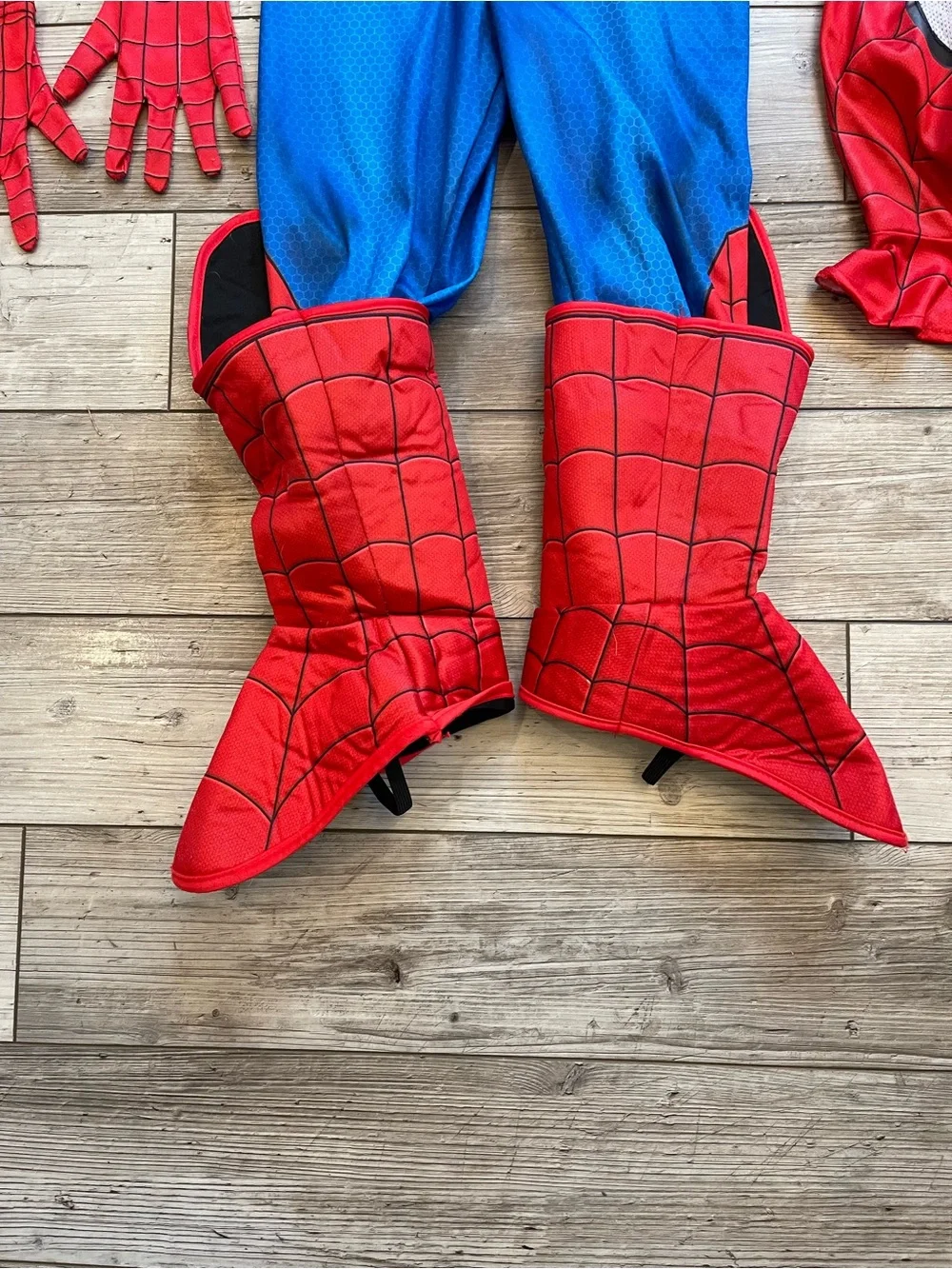 Marvel | Spiderman Costume w/ Mask & Gloves | Size: 5T - Picture 6 of 7